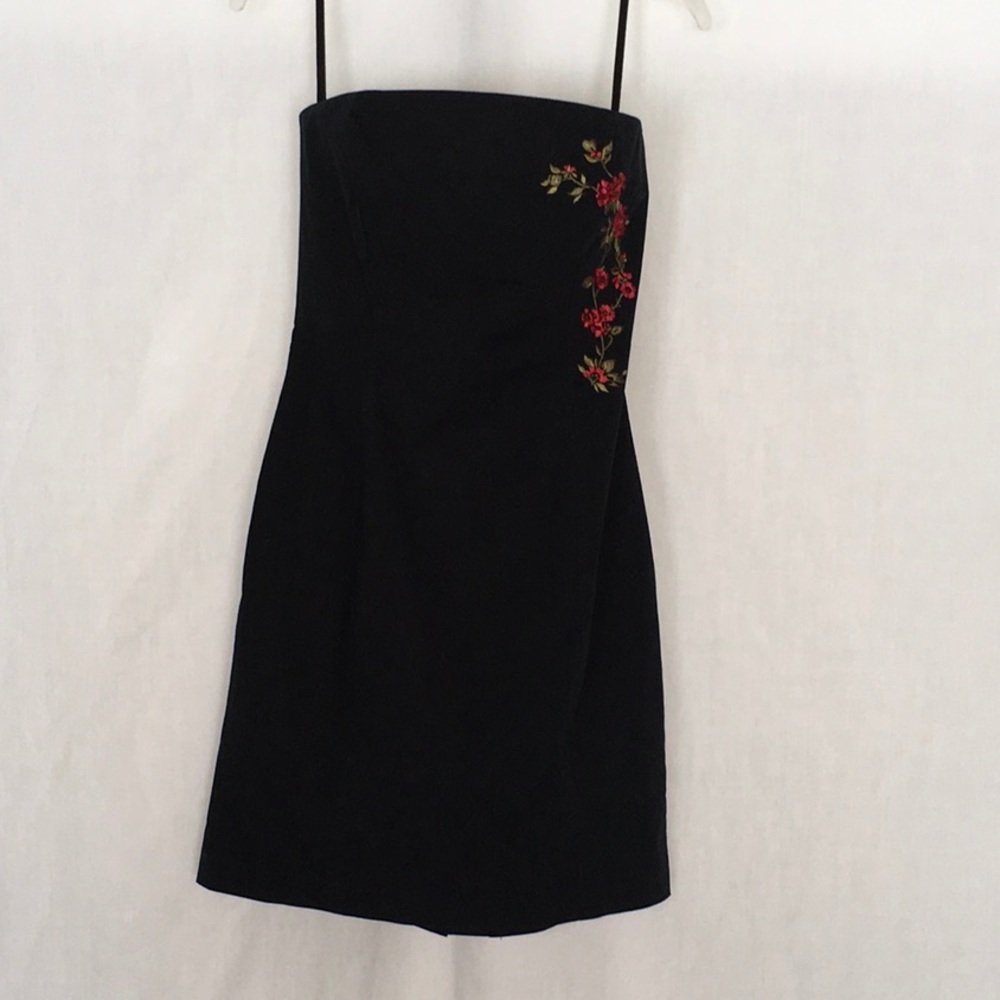 ✔️FINAL PRICE⬇️Express embroidered strapless dress